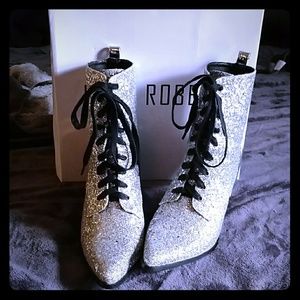 Cape Robin Silver Booties